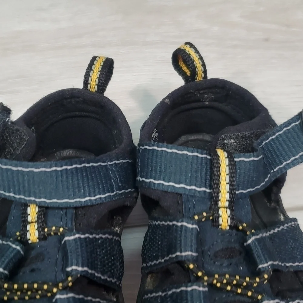 Keen Boys Kids Outdoor Fisherman hiking Waterproof sandals shoes sz 4 Toddler